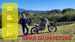 Como mover la moto de enduro sin bajarse. Girar en un retome. Tips.