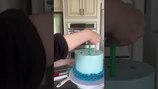 Let’s stack a THREE tier cake 