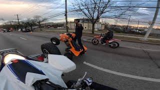 QUAD WHEELIE BATTLE IN TRAFFIC!!