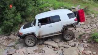 FJ on 35s Rock Crawling