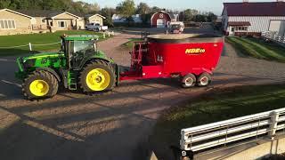 U700D Dual Auger feed mixer wagon - Beresford Feedlot