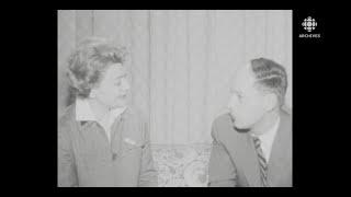 En 1957, Edwige Feuillère interviewée par René Lévesque lors d'une tournée au Québec