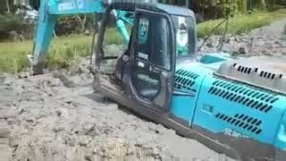 #KOBELCO #EXCAVATOR  Pond machine stuck in marsh