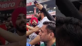 indian vs australia fan fight in 2nd test in delhi