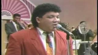 ORQUESTA LA ARTILLERIA cantando: NELSON GIL - Ambiente De Esquina - MERENGUE CLASICO 90's