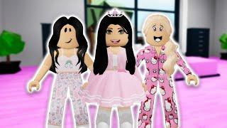 RICH GIRL CAME TO OUR SLEEPOVER!! **BROOKHAVEN ROLEPLAY** | JKREW GAMING