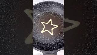 Pancake star shaped. Beautiful and easy crepes or pancakes for your special brunch #pancake #star