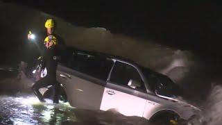 CHP PURSUIT ENDS with CAR DRIVING INTO OCEAN NEAR VENICE BEACH PIER - VENICE CA 03/17/24 #News