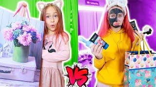 НЕУДАЧНЫЕ ПОДАРКИ на 8 марта. Дети VS Подростки. #shorts