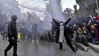 Wasserwerfer in Tunis: Demonstration gegen Präsident Saïed