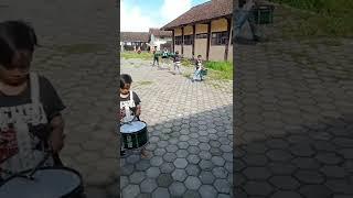 Latihan Percusion Part 3 Drumband Mizhar(junior)