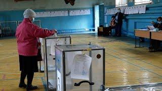 Досрочные выборы на Донбассе. Кто проходит в Раду