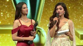 Miss India 2018 Meenakshi Chaudhary & Gayatri Bhardwaj at Vimal Filmfare Awards 2019