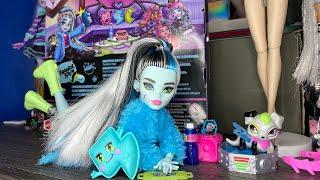 POLY HAIR??? Monster High Frankie Stein creepover party doll unboxing and review!