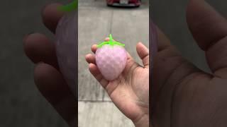 ของเล่นบีบคลายเครียด สตอเบอรี่เปลี่ยนสี