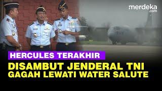 Disambut Jenderal TNI, Momen Hercules Terakhir Gagah Lewati Water Salute
