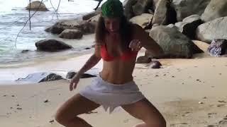 Twerking in the beach / sexy moves / hot shorts