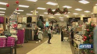 Last-minute shoppers squeeze in holiday buys