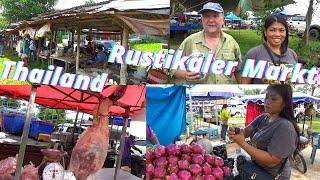 Thailand Ausgewandert. Ein sehr rustikaler uriger Markt an der Straße im Nirgendwo.