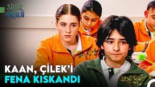 Okulun Yakışıklıları Çilek'in Peşini Bırakmıyor  - Sihir Okulu