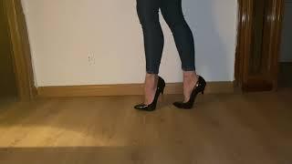Walking with tight jeans and extreme stilettos