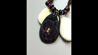 Черная орхидея – Колье / кулон на бусах - Лаковая миниатюра #чернаяорхидея