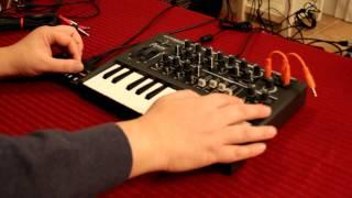 Korg monotron DELAY unboxing and demo