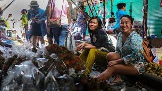 Discover 2 Amazing Local Markets Near Bangkok in 1 Day