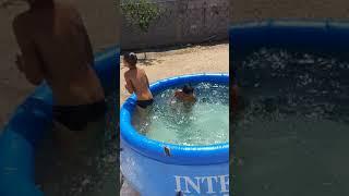 Vara în piscina