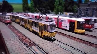 H0 Modelleisenbahn - Straßenbahnanlage WUNSCHVIDEO Morgens auf dem Betriebshof / Trams in rush hour