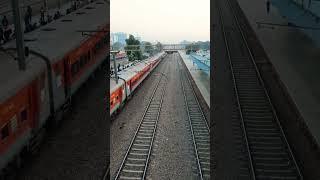 slow Arrive At Faridabad Railway Station #trainspeed #traintravel #newtrain #redtrain #railway