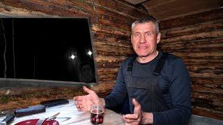 Ремонт в избе. Медведь заглядывает в окно