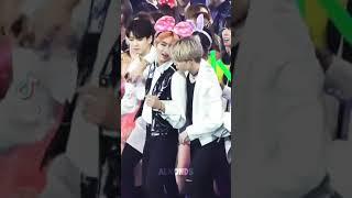 لما يجتمع BTS  مع بعض  ( مشكله )