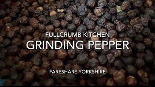 FullCrumb Kitchen Tips #1 - How To Grind Pepper Corns #peppercorns #spices #kitchenhacks