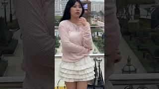 澳門macau國內美少女￼站在巴黎人鐵塔前