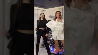 Elsa et sa sœur danse pour Noël #pourtoi #michou #elsa #sister #danse