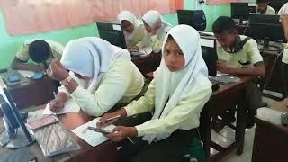 Anak smpn 3 tegalombo saat buka aplikasi perpustakaan
