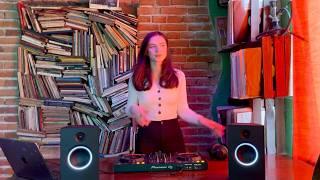 Jazzy Soulful House DJ Set - Chill Lounge Grooves | Greta Margo