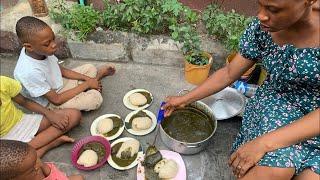 African village life #cooking traditional Black soup and Fufu for dinner