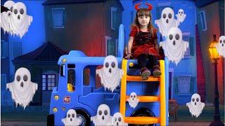 Ksysha is going to Halloween and chooses a costume | Ksysha Kids TV