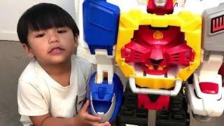 Megazord Power Rangers And The Happy Boy / asjem explore review