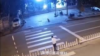 【中国】歩きスマホをしながら横断歩道を渡った結果