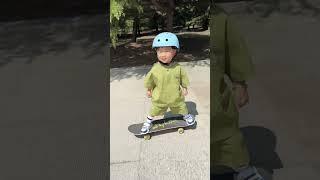 Xiaohaige launched a skateboard boy. Chenchen's daily skateboarding. Skateboard. Chenchen is not