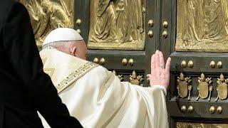 Papa Francisco abre a Porta Santa para inaugurar o Jubileu de 2025