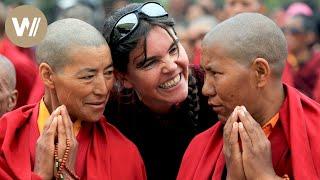 Buddhist nuns travel for the first time - A touching journey through India