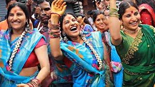 Singer Mangli & Her Sister Indravathi Chauhan Mass Dance | Mangli Teenmaar Dance In Bonalu Festival