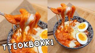 Tteokbokki NON piccanti - Sticky rice cakes coreane con salsa rossa | Cookingdada