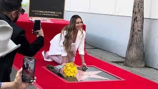 JENNI RIVERA - ENTRE LAGRIMAS Y ABRAZOS DEVELARON LA ESTRELLA DE "LA DIVA DE LA BANDA" EN HOLLYWOOD!