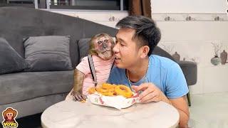 How happy Monkey YoYo Jr is with dad
