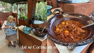 Receta Bien Ranchera Carnita con Nopales en Chile Negro Muy Sabrosa